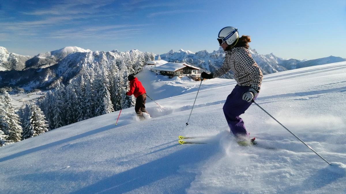 Dans la Tannheimer Tal, les amateurs de sports d'hiver n'ont jamais loin jusqu'à la prochaine piste. Ces 6 domaines skiables sont à taille humaine et bénéficient d'un ensoleillement généreux., © Tannheimer Tal
