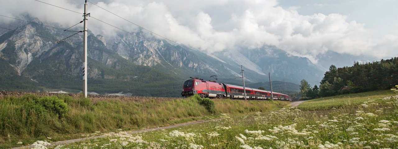 Rejoignez facilement tous les coins du Tyrol grâce aux trains régionaux de la ÖBB, © Tirol Werbung/Regina Recht