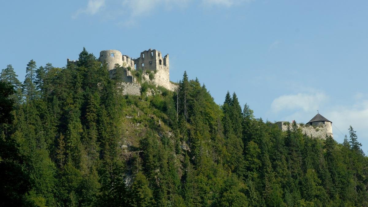 Êtes-vous prêt pour un voyage au temps des châteaux forts et des forêts enchantées ? Visitez toute l'année les forteresses, château fort et ruines d'Ehrenberg. Une fois par an, ne manquez pas le festival des chevaliers Ritter-Festival., © Tirol Werbung/Aichner Bernhard