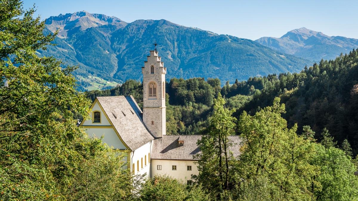 C’est en mugissant que le torrent de Stanser Bach se fraye un chemin à travers les imposantes gorges de Wolfsklamm. Un spectacle que l’on admire depuis un chemin de randonnée qui, partant de Stans, remonte les gorges jusqu’à l’église de pèlerinage de St. Georgenberg et son monastère rupestre., © Silberregion Karwendel